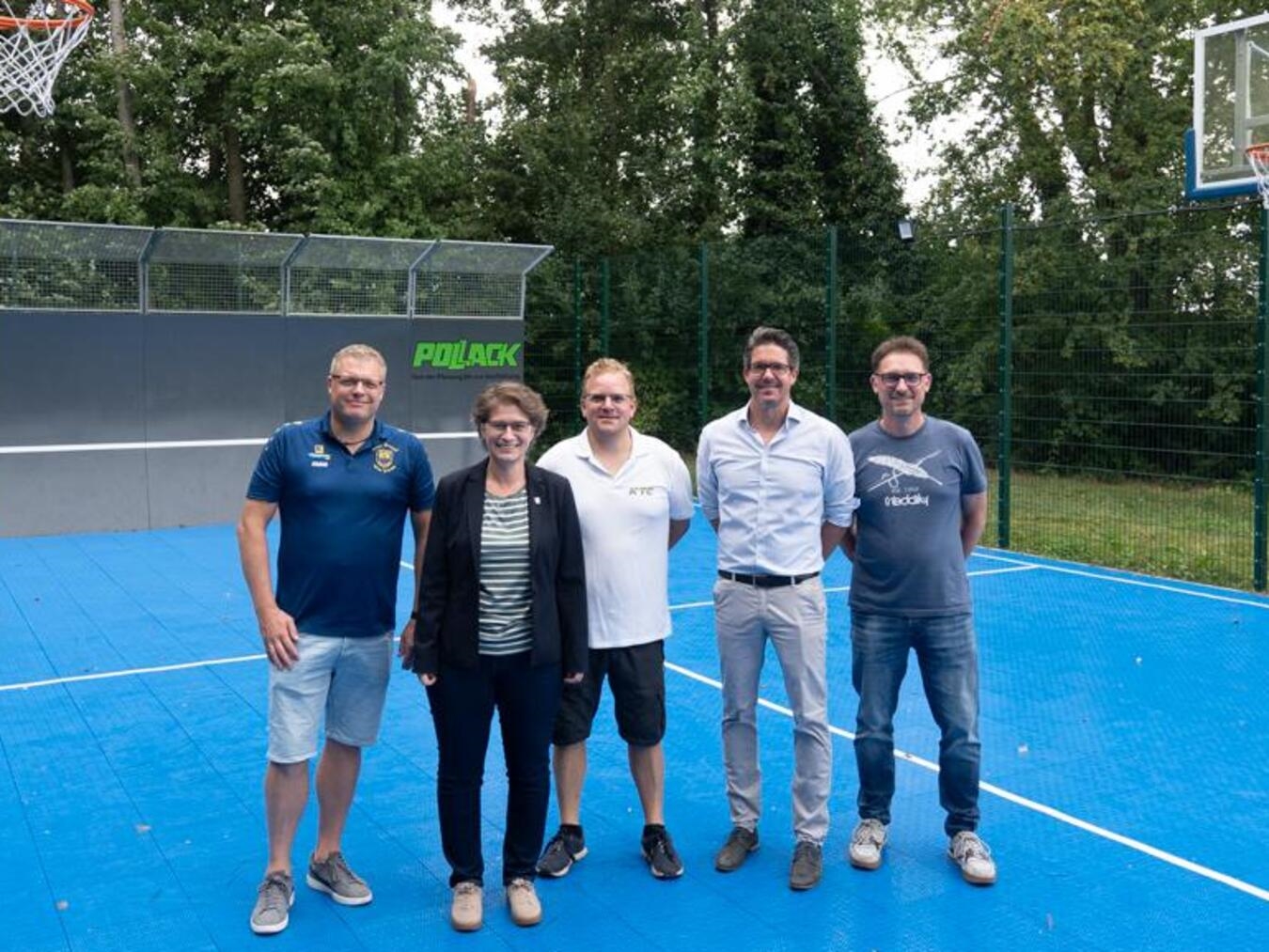 "Gruppe von Vertretern des TSV und Fördervereins KTC mit Bürgermeisterin bei Zusammenarbeitstreffen in Kerken."
