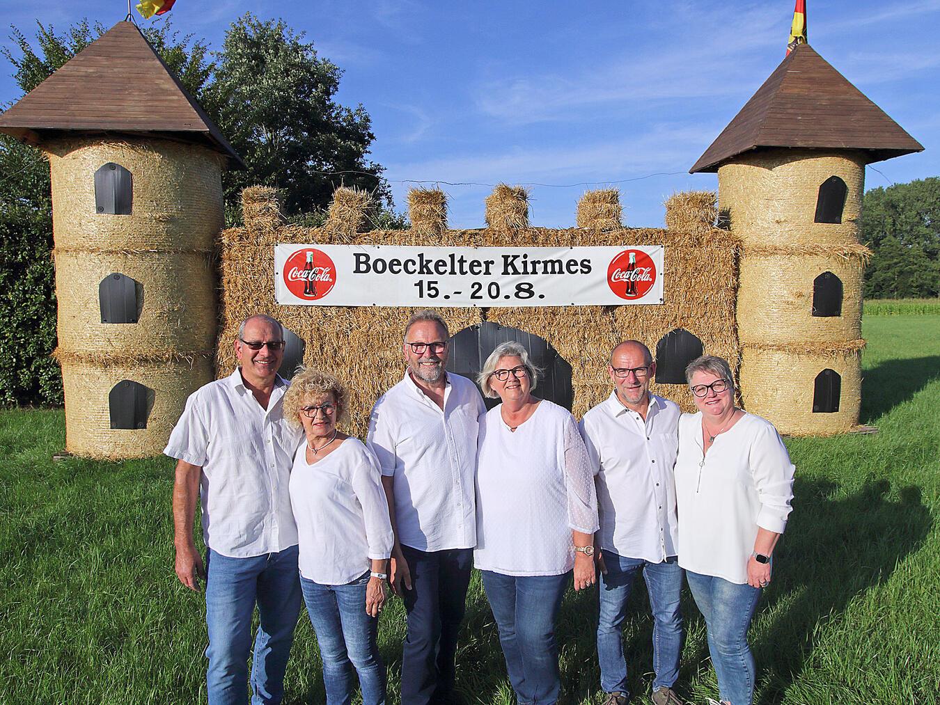 Freuen sich auf schöne Kirmestage: (v. l.) Ministerpaar Norbert und Annegret Kempkens, Königspaar Heiner und Renate Janßen, Ministerpaar Andreas und Elke Willems.NN-Foto: Theo Leie
