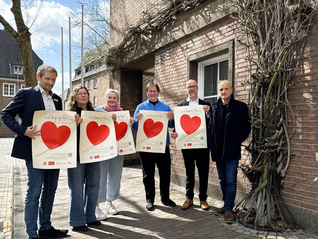 Freuen sich auf viele Teilnehmer (v.l.): Johannes Falkhofen, Carla Gottwein, Silja Böhling-Buhl, Sigrid Mölleken, Dirk Krämer und Christoph Buckstegen. Foto: Stadt Rees