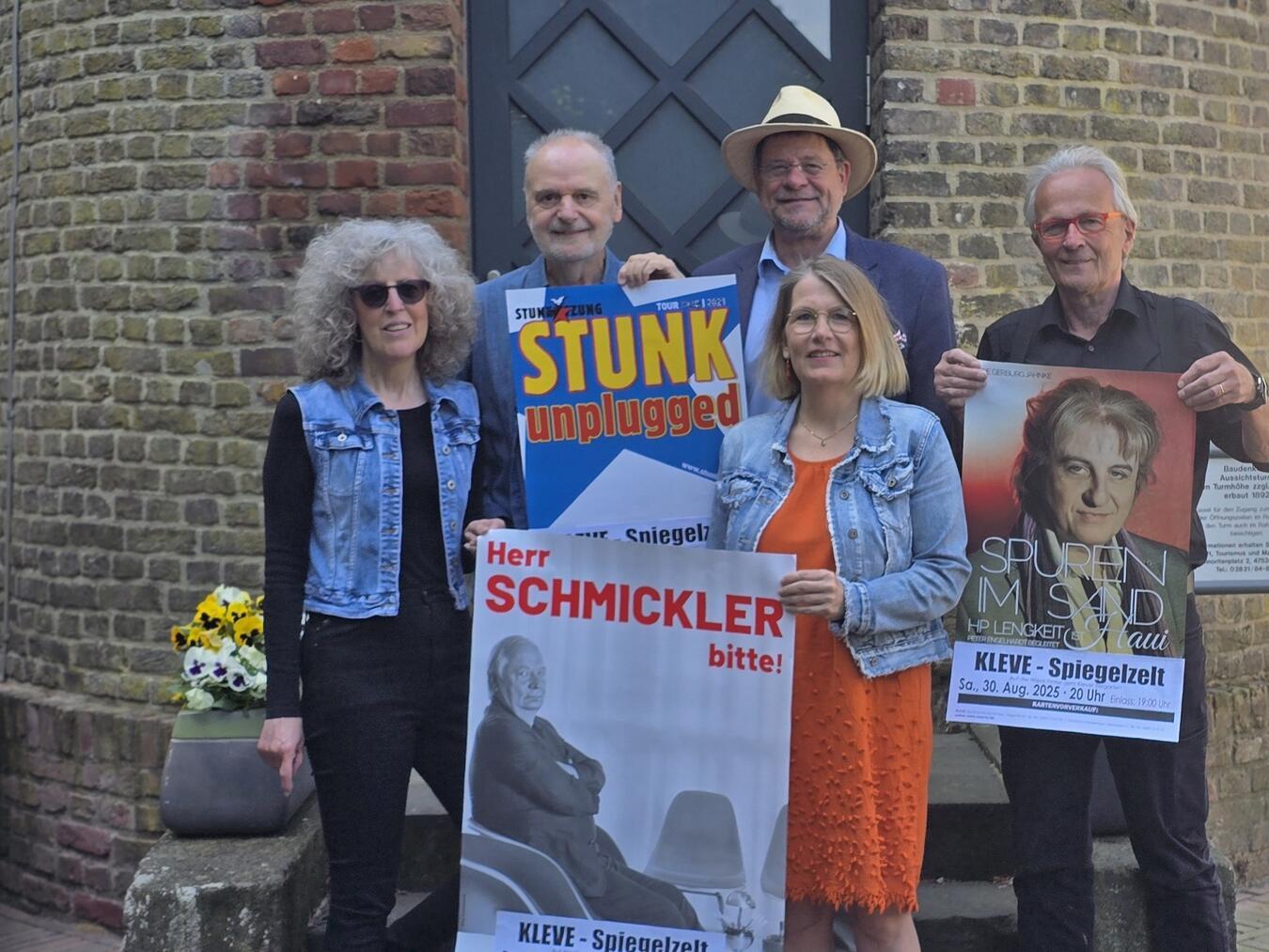 Freuen sich aufs Spiegelzelt (v.l): Conny Zander, Bruno Schmitz, Heike Nebbe, Achim Zirwes und Hans Bernd de Graaff vom Cinque-Team. NN-Foto: HF