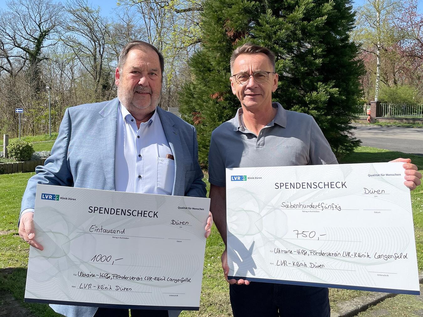 Freuen sich: Holger Höhmann (l.), Kaufmännischer Direktor LVR-Klinik Bedburg-Hau, und Frank Menzel, Kaufmännischer Direktor LVR-Klinik Düren. Foto: LVR