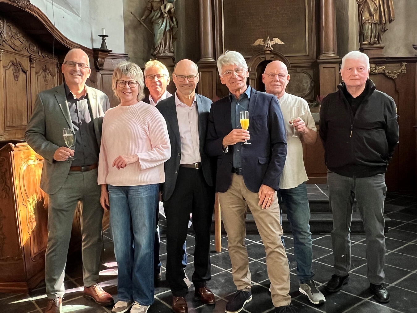 NRW-Stiftung fördert Umbau mit bis zu 100.000 Euro Freuen sich über die Unterstützung aus Düsseldorf: Christian Hinkelmann (Stadt Straelen), Ortsvorsteherin Annemarie Fleuth, Peter Heykamps, Franz-Josef Lersch-Mense, Norbert Holzweiler, Norbert Hetgens (Beisitzer) und Architekt Hans Horst (v.l.n.r.).NN-Fotos: Andrea Kempkens