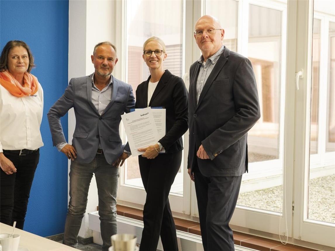 Freuen sich über die Zusammenarbeit: (v. l.). Manuela Franke (HR-Managerin Bofrost), Gerard Sijben (Fontys University), Dr. Anika Völkel (Geschäftsführerin HR & Legal Bofrost) und Frank Gerhäuser (Fontys University). Foto: bofrost