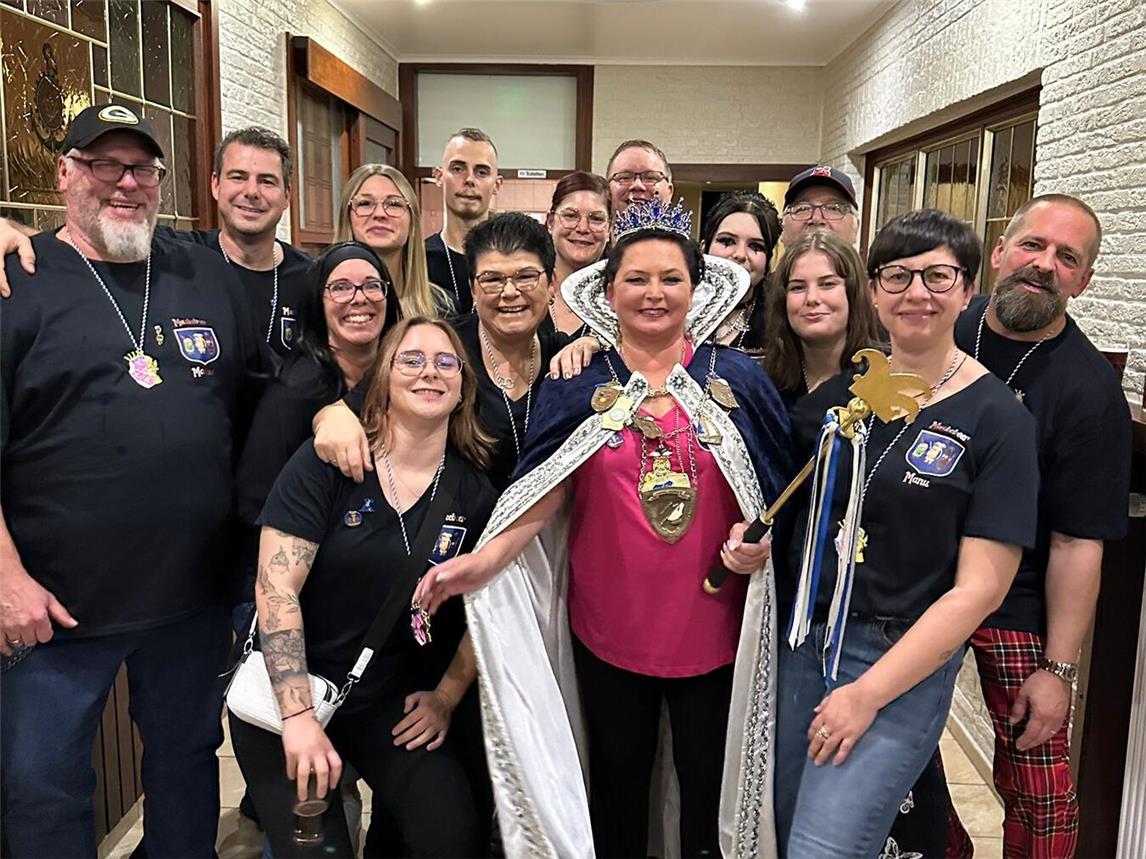 Freut sich auf den kommenden Sonntag und den „Karnevalstrubel Blau-Weiß“: Hartefelds Prinzessin Patty I. (Vogt), hier in den Reihen ihrer Garde „Muskebeers“.Foto: hvs