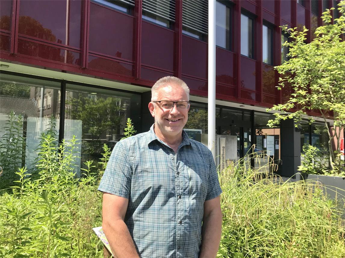 Friedel Floer vom Bereich Tiefbau der Stadt Geldern steht bei Fragen als Ansprechpartner gerne zur Verfügung.Foto: Stadt Geldern/Terhorst