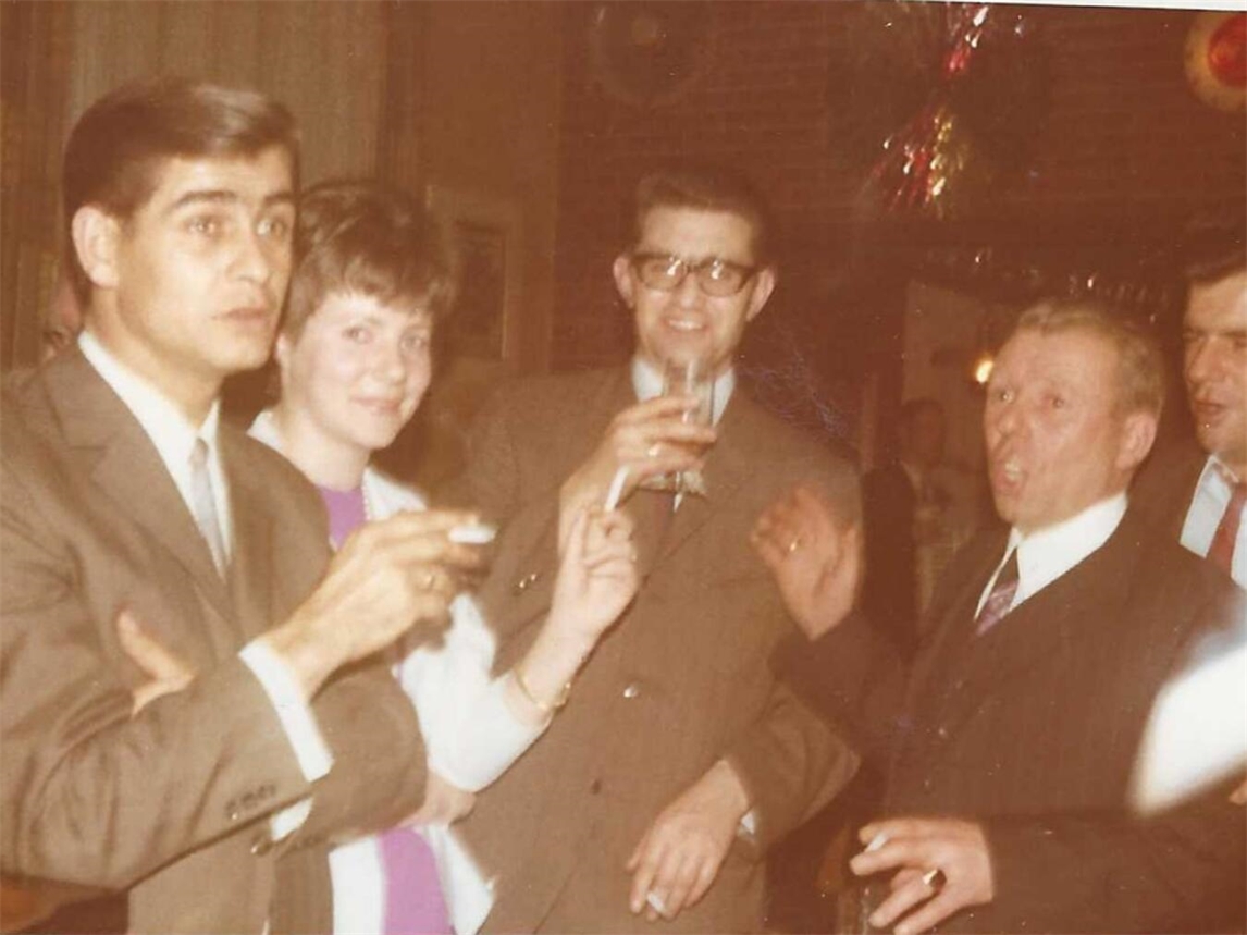 "Fröhliche Menschen bei Emil Claassen (früher Fallier), Gruppenfoto, gesellig, HVV-Veranstaltung"