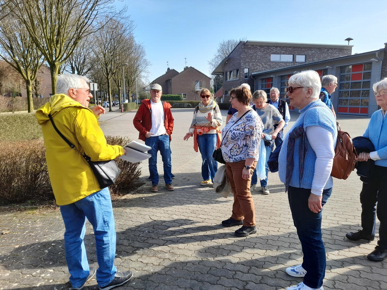 Wandel in einem Vierteljahrhundert Führung 1.275 Jahre Kellen mit Hans Heinz Hübers. Foto: Cellina