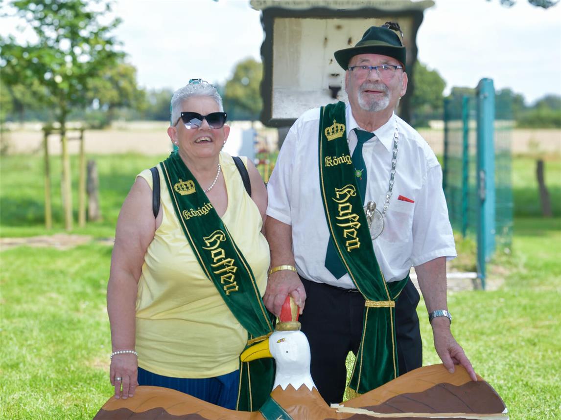 Für das amtierende Königspaar Dieter Damm und Marianne Schneiders-Damm werden nun die Nachfolger gesucht. NN-Foto: Gerhard Seybert