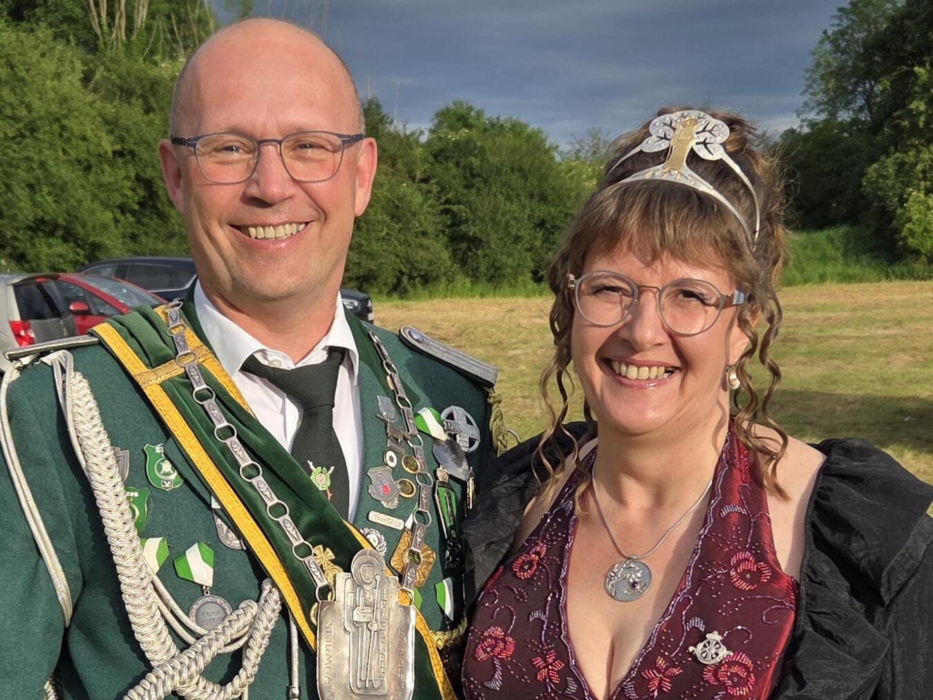 "Königspaar Mike und Ellen Nienhuysen beendet Regentschaft in Esserden"