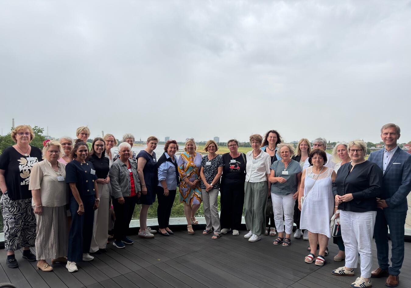 "Gruppenfoto der Frauen Union bei Sommertour 2023; erfolgreiche Veranstaltung, Fortsetzung 2027 geplant"