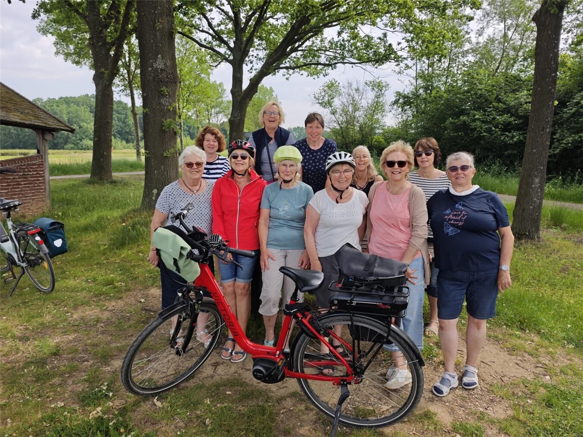 "Frauen der kfd Hamb radfahren in Effeld, dreitägige Tour, Gemeinschaftsausflug"