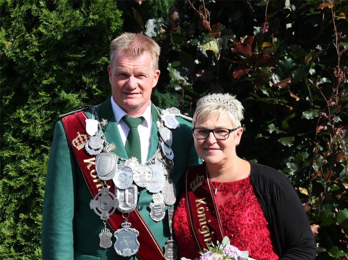 Für König Frank Neijenhuis und seine Königin Tanja werden nun die Nachfolger in Empel gesucht. Foto: privat