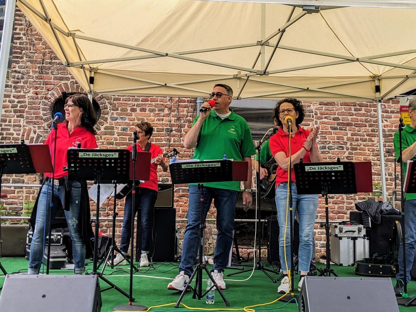 Für Musik in Kervenheim sorgen unter anderem „De Jäckges.Foto: privat