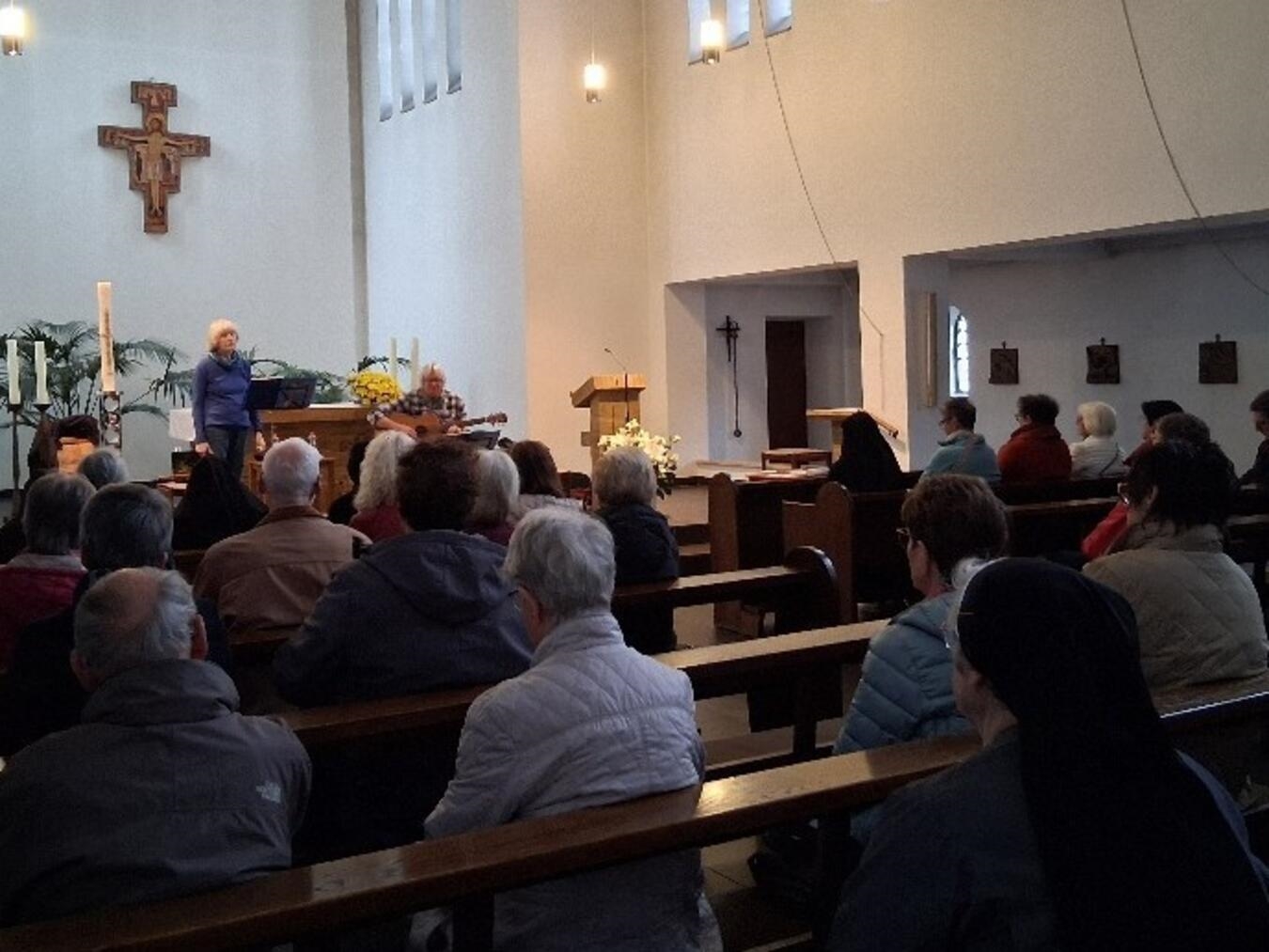 "Christine und Uwe Brosch musizieren in der Klarissen-Kirche Kevelaer, ruhige Klänge, spirituelles Konzert, Foto privat"