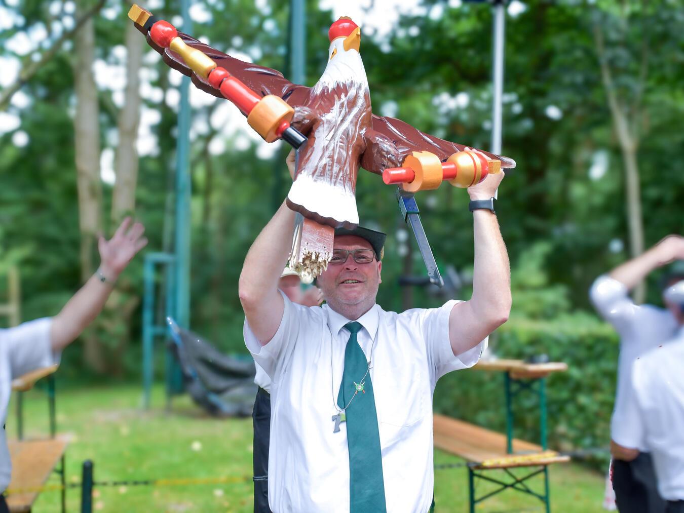 Für Schützenkönig Frank Ferber wird am Montag ein Nachfolger ermittelt. NN-Foto (Archiv): Gerhard Seybert