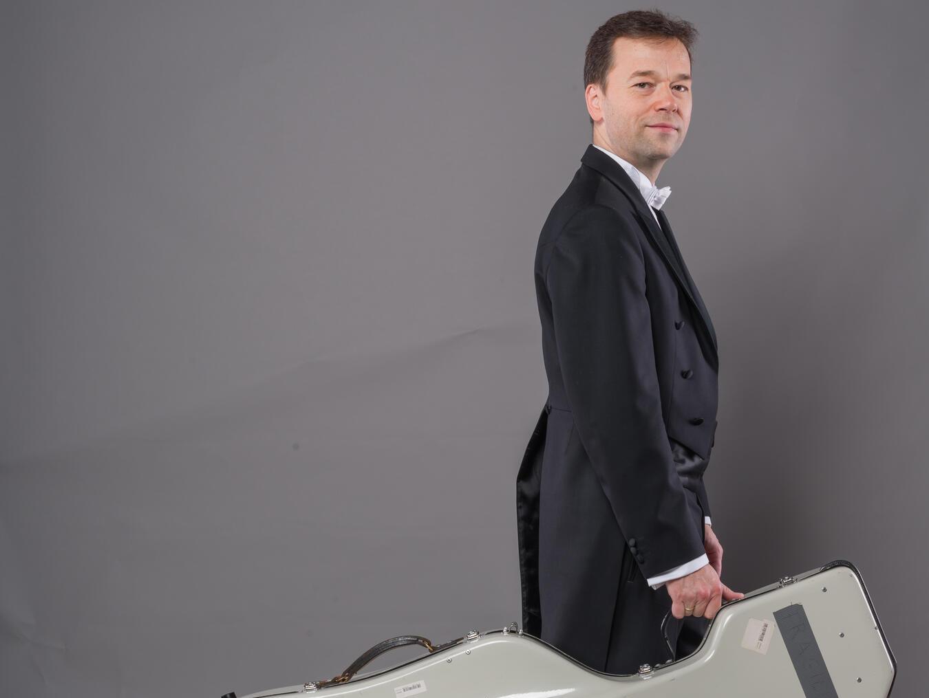 Fulbert Slenczka gab auch als Solist schon mehrere Cello-Konzerte. Foto: Marc Zimmermann