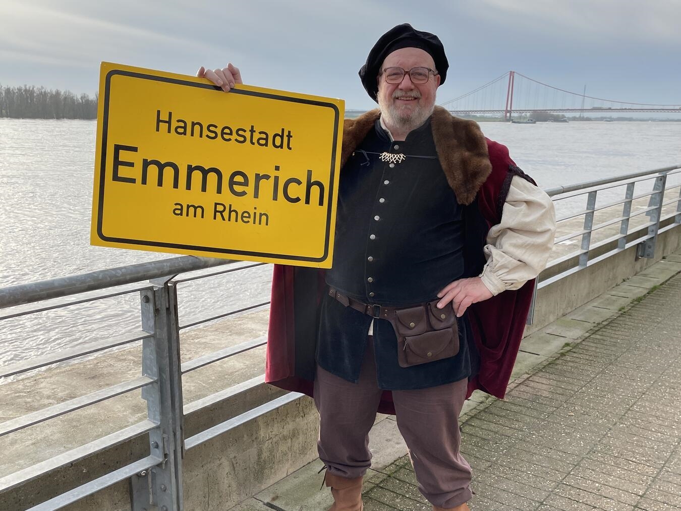 "Historischer Hansekaufmann Johann Berck, dargestellt von Gästeführer Gert Braam in Emmerich"