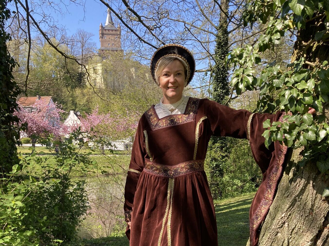 Gästeführerin Birgit van den Boom in der Rolle der Anna von Cleve. Foto: WTM