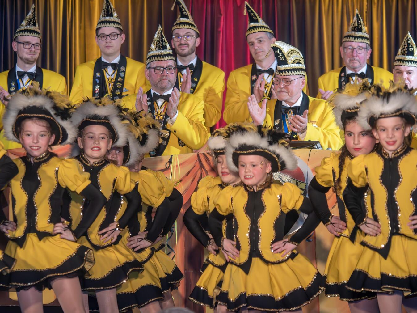 Ein Dorf feiert Karneval! Gardetanz durfte natürlich nicht fehlen! NN-Foto: Gerhard Seybert