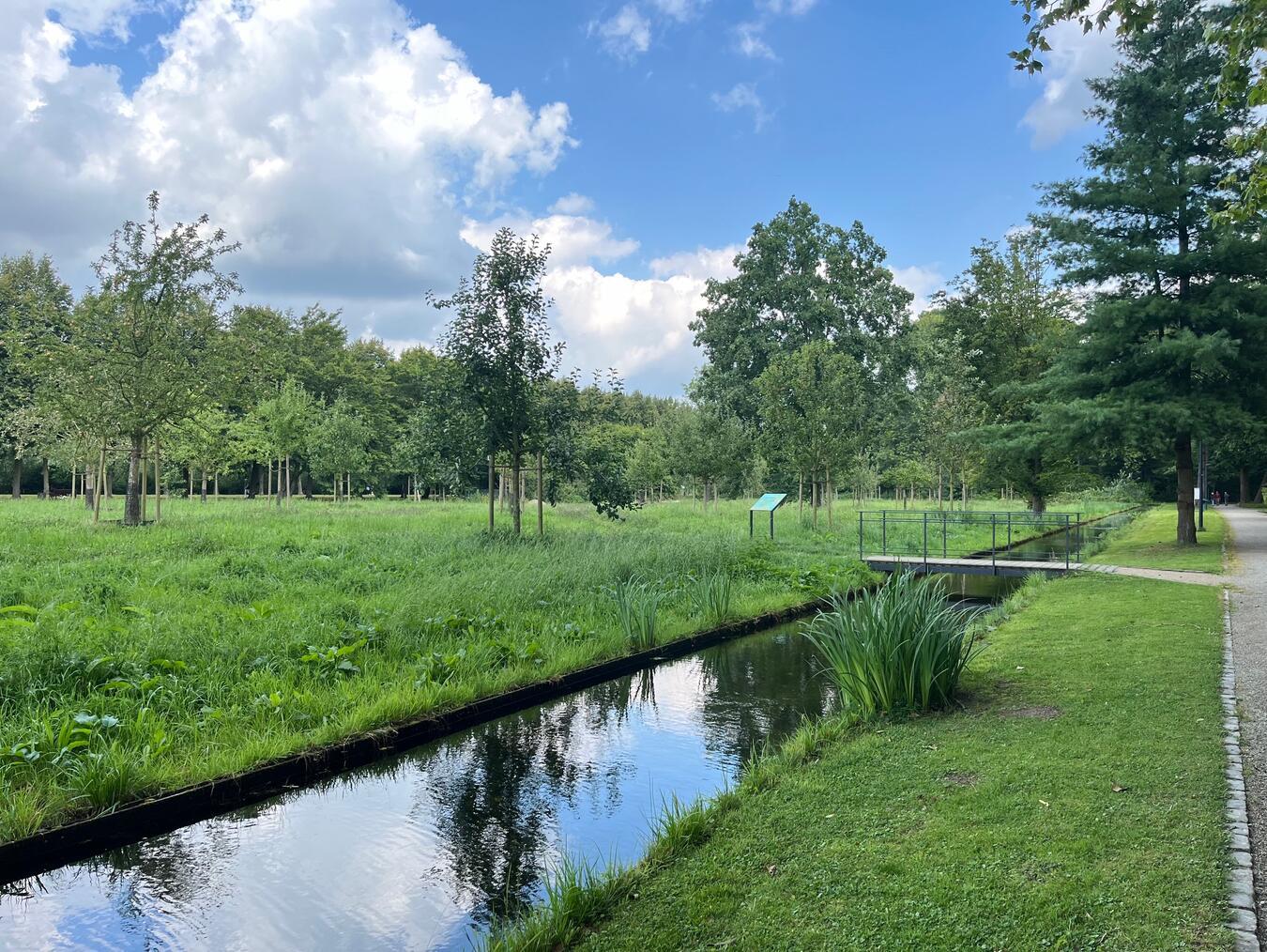 „Der Forstgarten im Herbst“ Gartenführer Hans Heinz Hübers wird in dem 90-minütigen Rundgang viel Interessantes erzählen. Foto: WTM