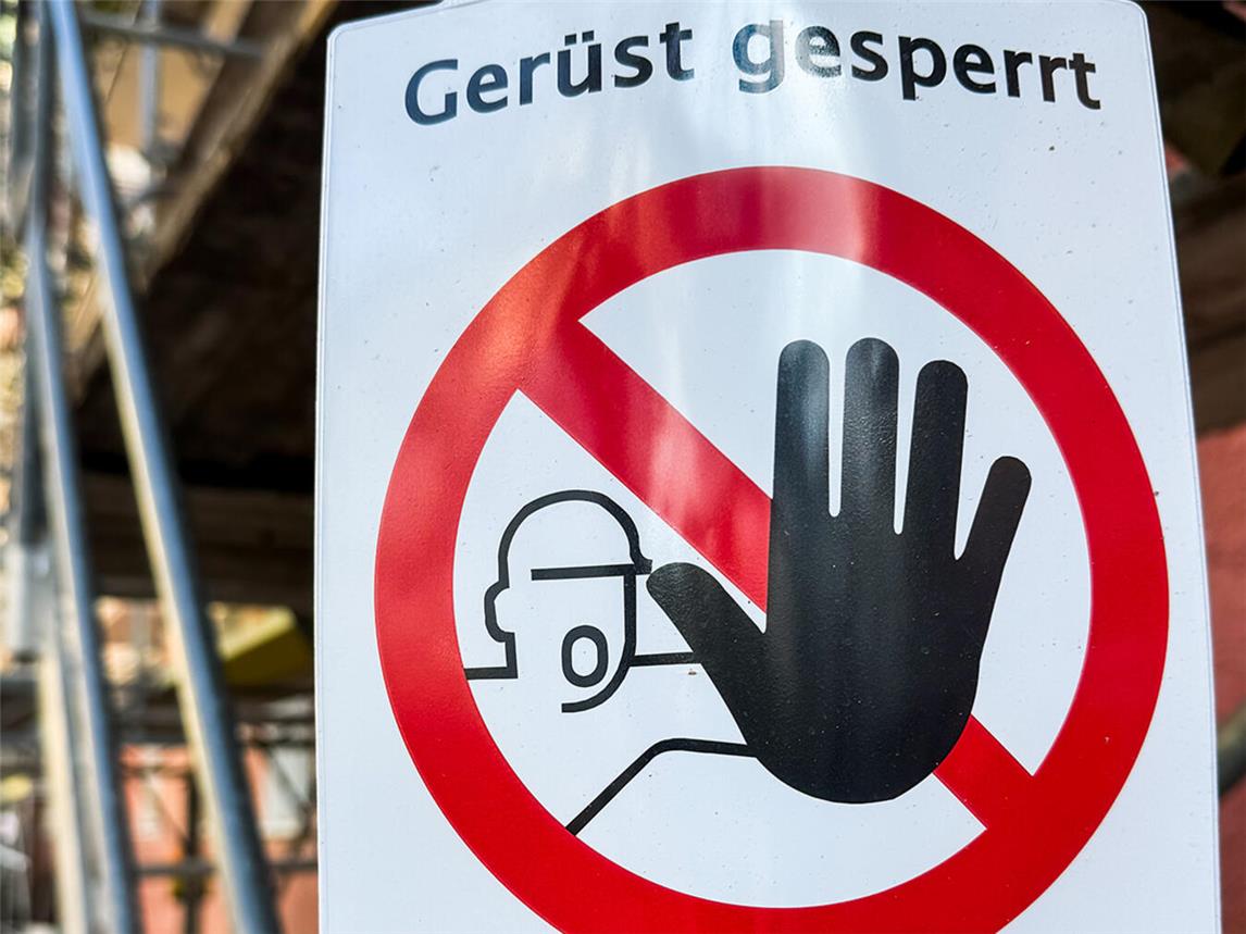 Gefahr lauert auf dem Bau immer und überall. Die IG BAU Duisburg-Niederrhein fordert: „Weniger Unfälle durch mehr Arbeitsschutz.“ Foto: IG BAU/Florian Göricke
