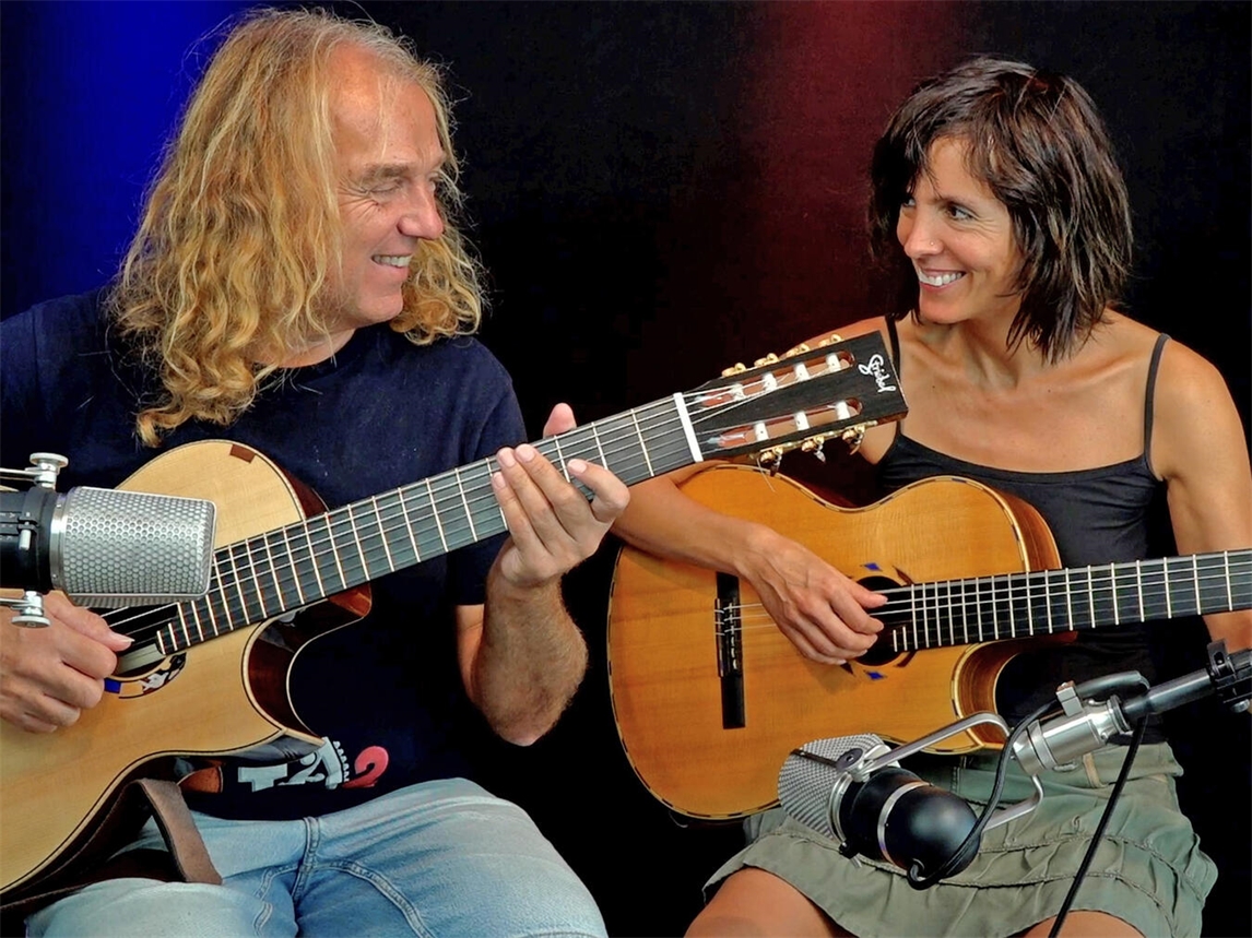 Gefühlvolle Melodien und ein virtuoses Gitarrenspiel erwartet das Publikum beim Konzert von Peter Autschbach und Tina Wienecke. Foto. Nico Deppisch