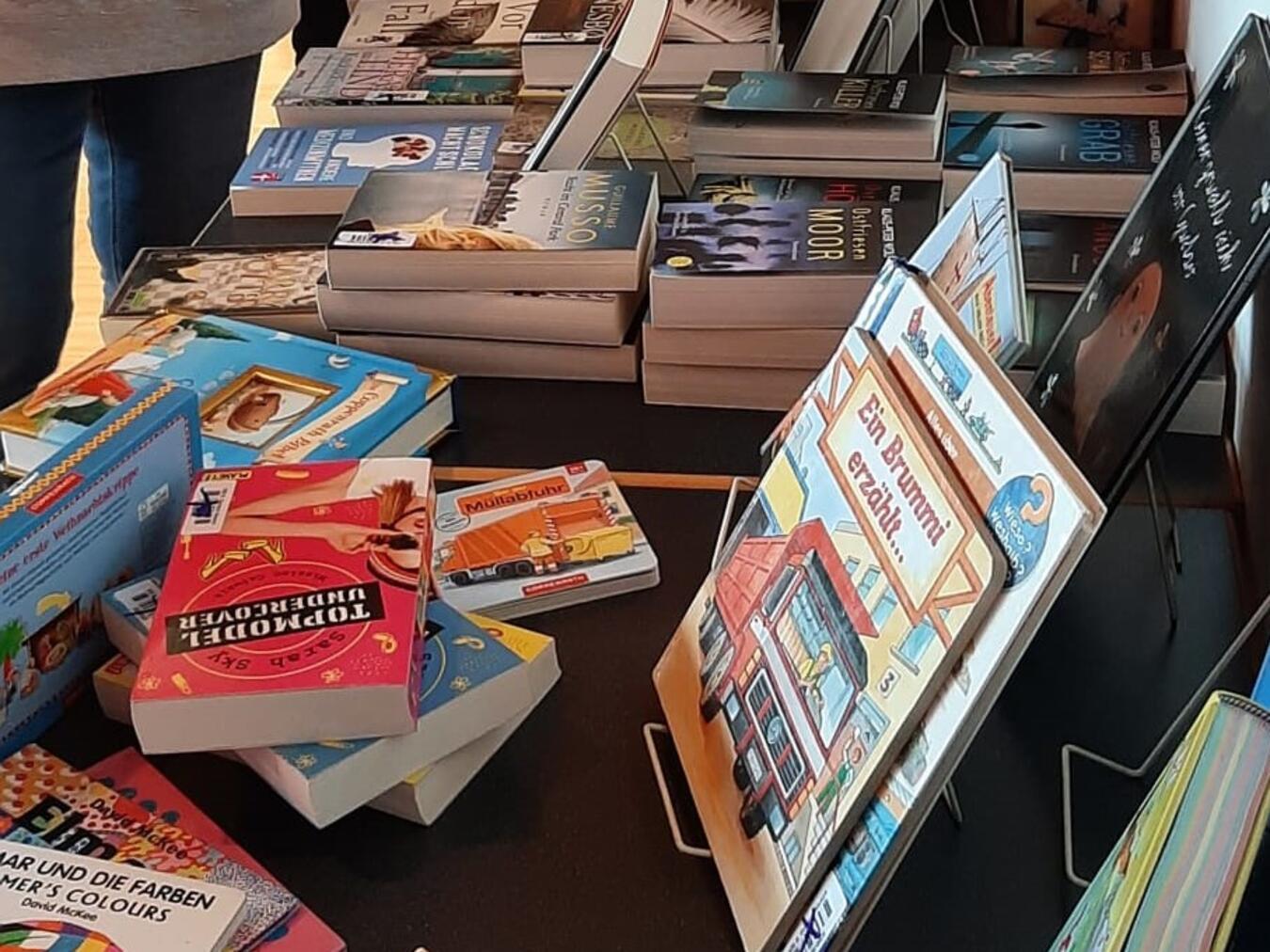 Gegen eine Spende dürfen Bücher mit nach Hause genommen werden. Foto: privat