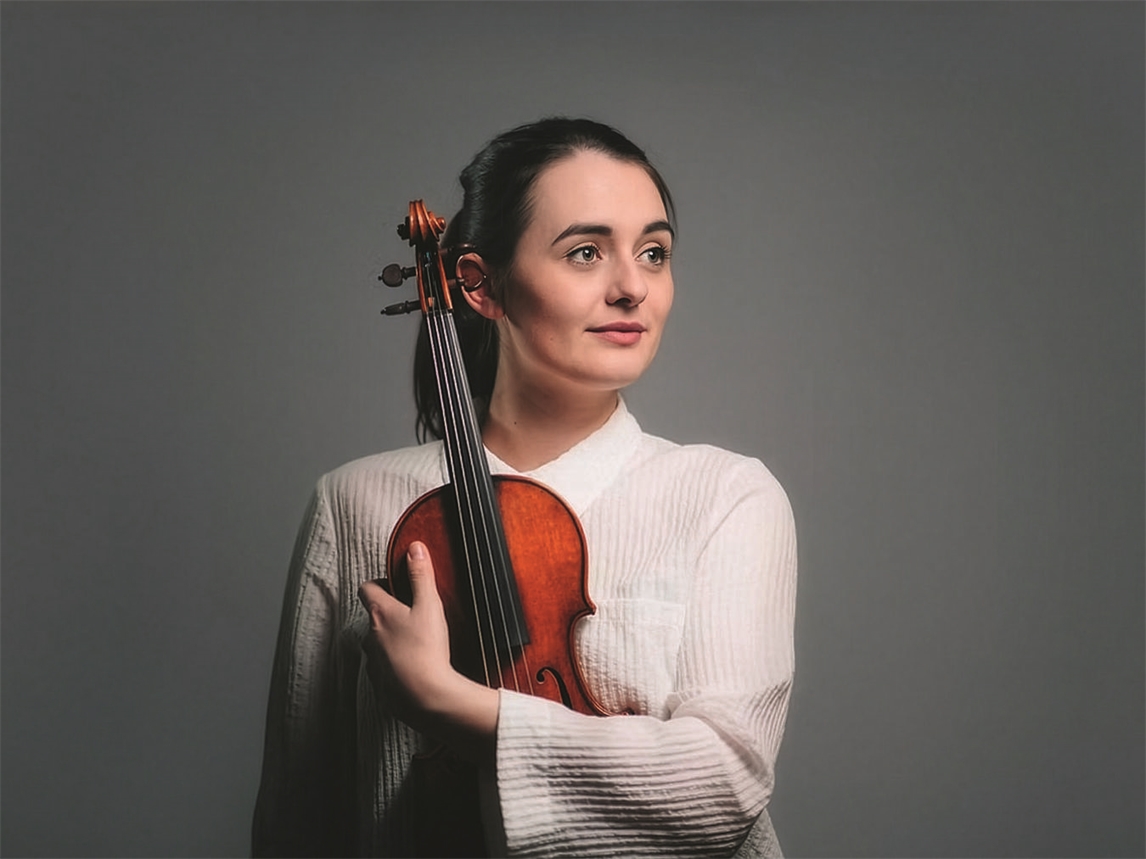 Geigerin Anne Luisa Kramb ist die Solistin des Konzerts in Mönchengladbach. Foto: Clara Evens
