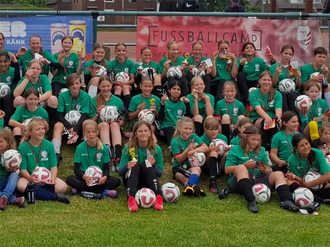 Gemeinsam mit der Fußballfabrik starteten 54 Kinder in einen sportlichen Tag voller Spaß und Lernfreude. Foto: Eintracht Emmerich