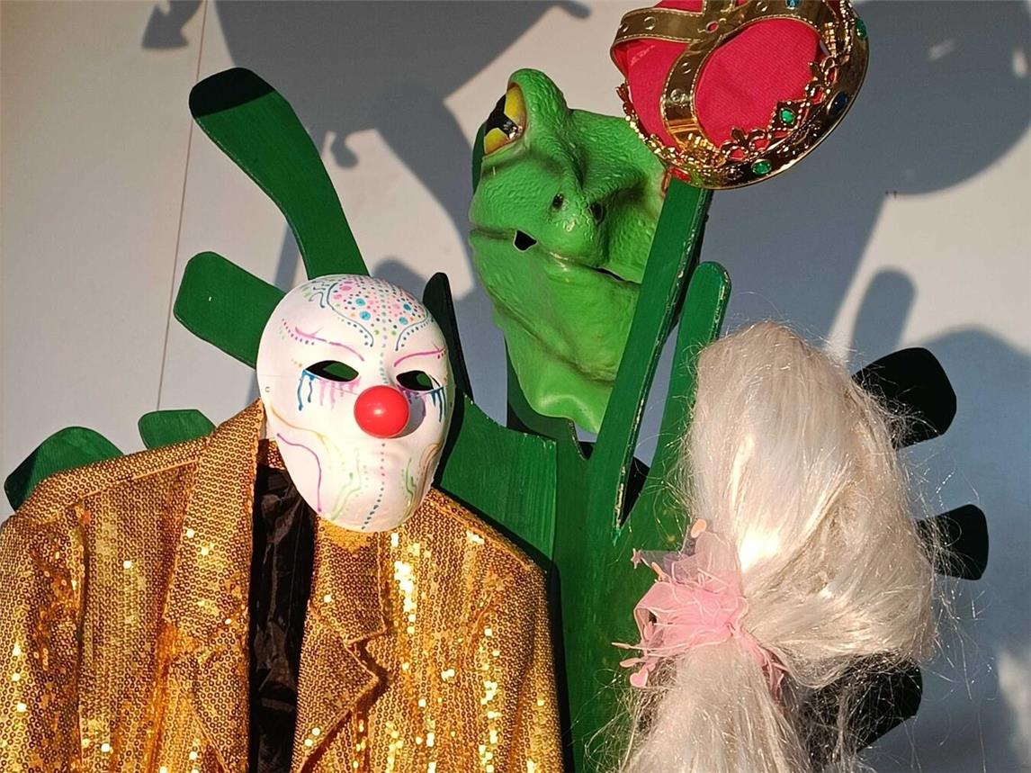 Gemeinsam wird ausprobiert, was mit Theater alles möglich ist, man entwickelt eigene Ideen und setzt sie in kleinen Inszenierungen um. Foto: Theater im Fluss