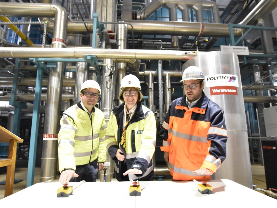 Gemeinsame Inbetriebnahme: Dr. Jürgen Choné (Werkleiter Borth), Dr. Carin-Martina Tröltzsch (Stellvertretende Vorstandsvorsitzende) und Lukas Schirnhofer (Geschäftsführer Polytechnik; v.l.). Foto: Johannes Ruetzel/K+S