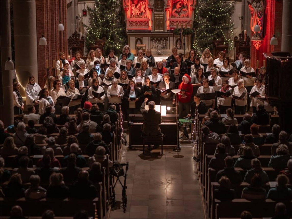 "Junger Chor Haldern singt gemeinsam an Weihnachten"