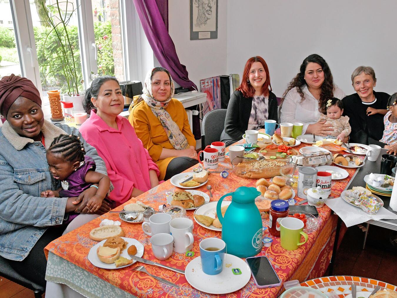 Nach Umzug: Frauencafé mit neuen Angeboten Gemütlich war es beim Frühstück. Neue Frauen sind jederzeit willkommen. NN-Foto: Rüdiger Dehnen