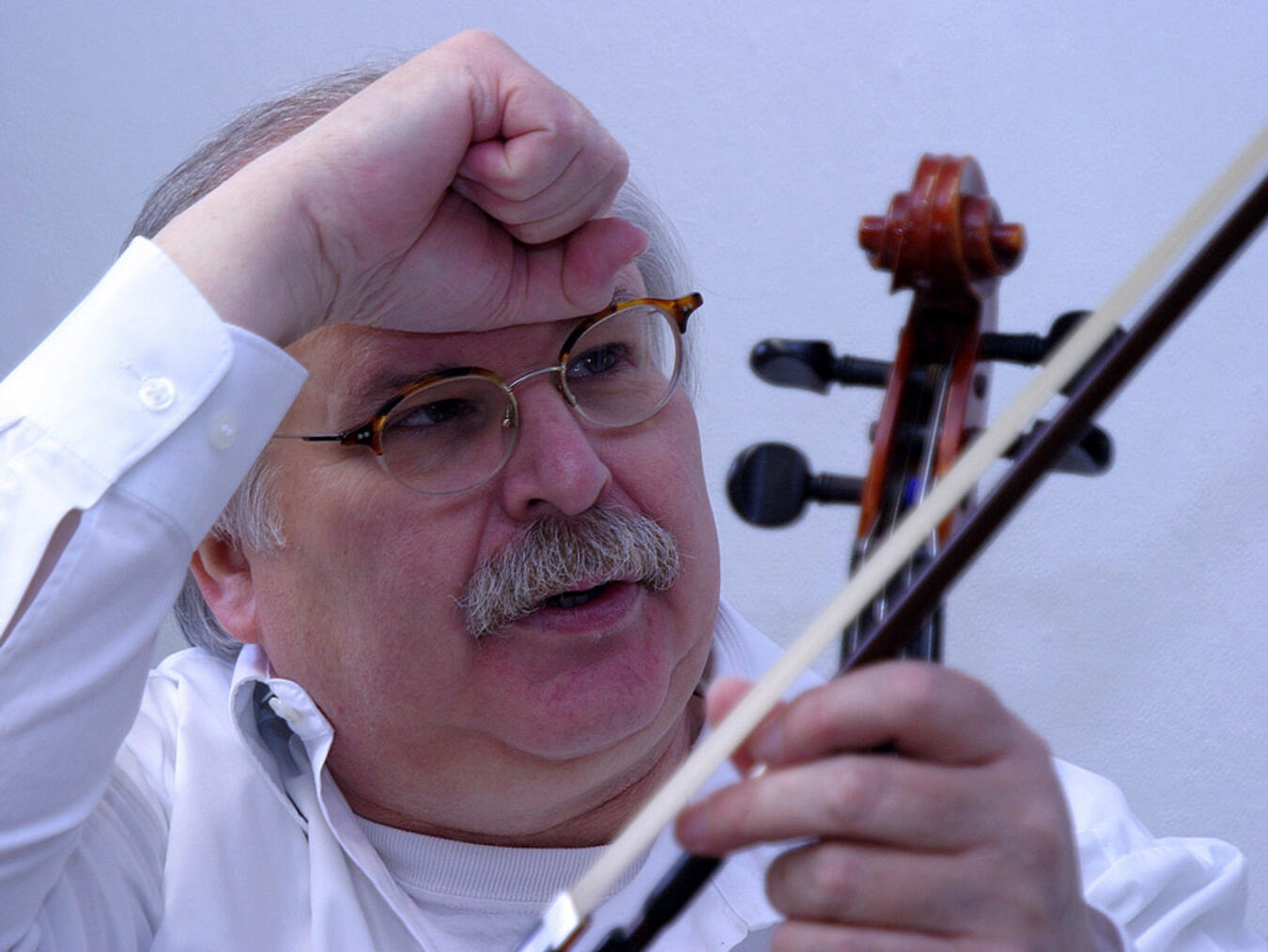 "Georg Michel spielt leidenschaftlich Geige, Musiker, Instrument, klassische Musik"