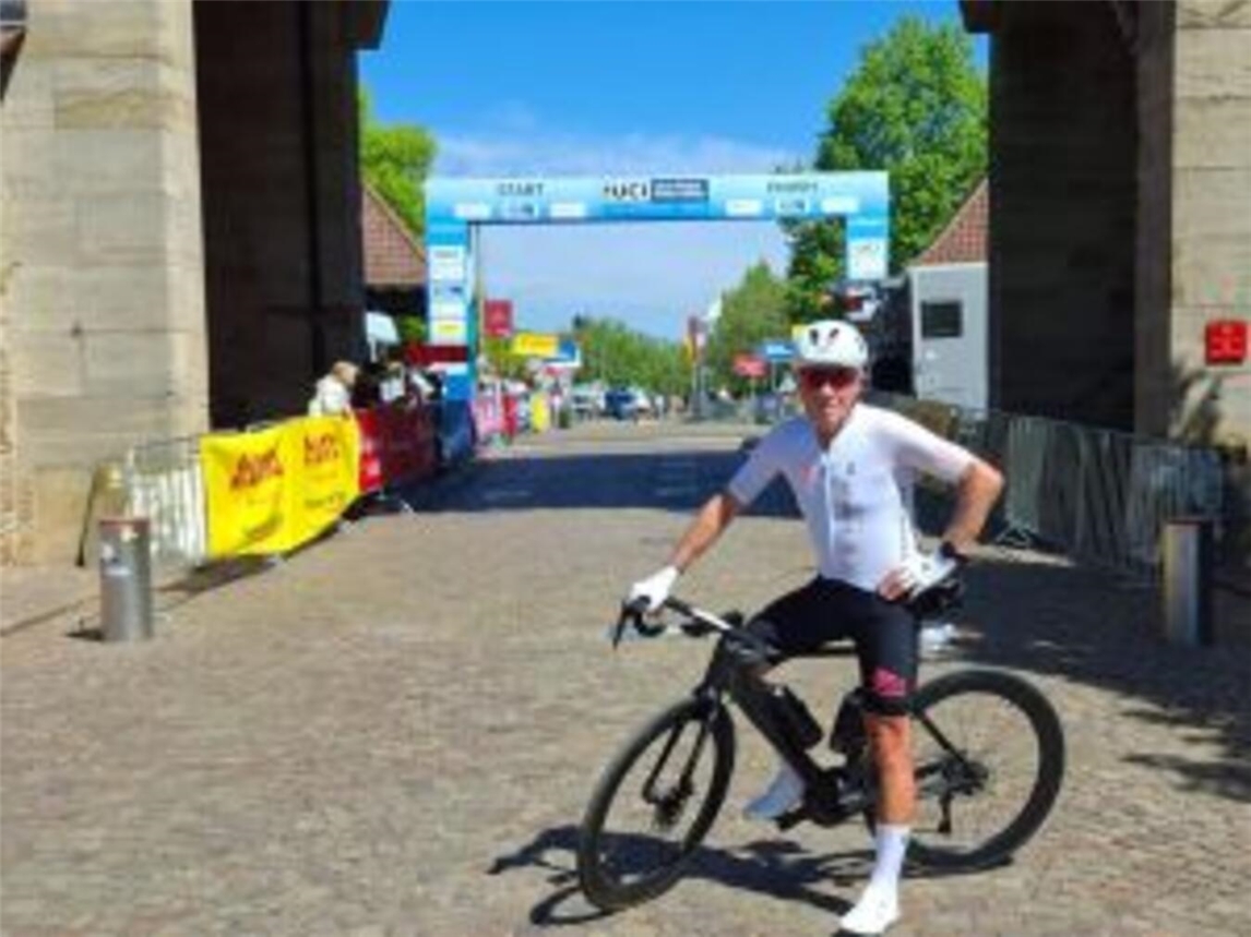 Gerd Bloemen beim 3Rides Gran Fondo Radrennen – sportlicher Radfahrer in Aktion.