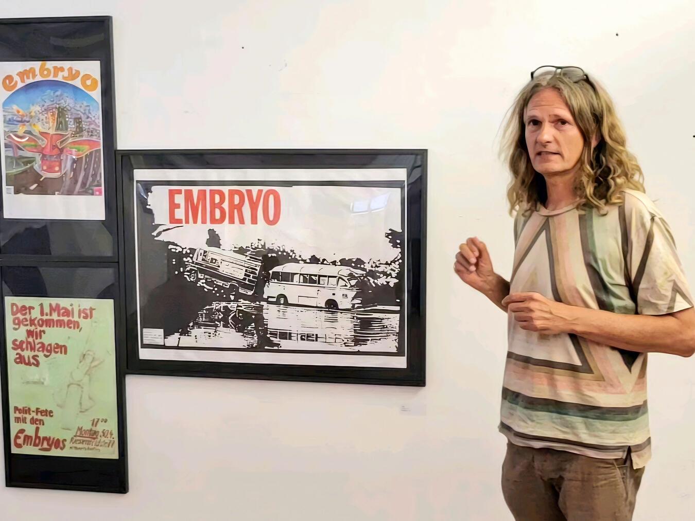 Gerd Siekmann stellt rund 80 der mehr als 400 Konzertplakate seiner Sammlung im PAN aus. NN-Foto: MB