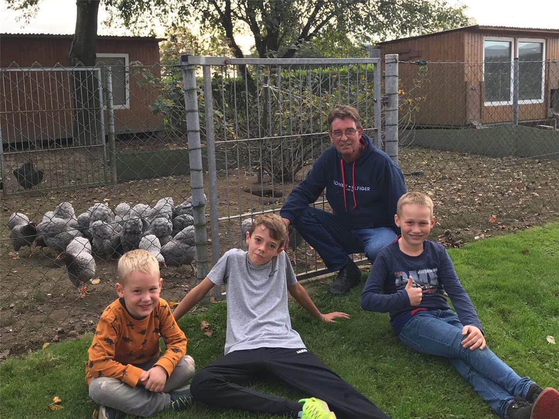 Gerhard „Gerd“ Gertlowski gibt sein Wissen an den Nachwuchs weiter. Foto: privat