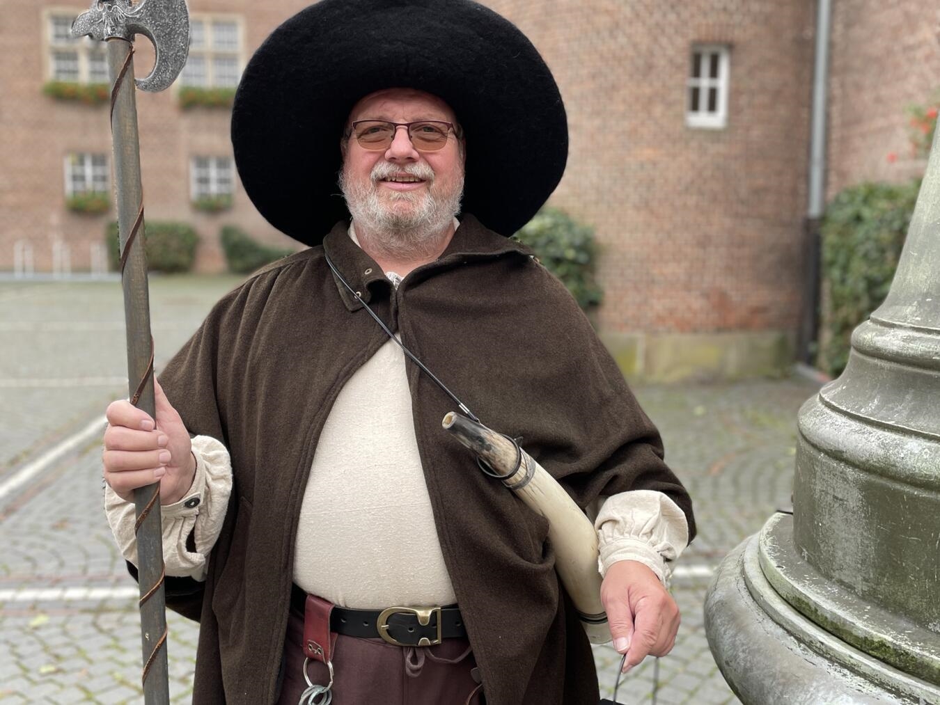Gert Braam zieht als Nachtwächter durch Emmerich. Foto: WfG Emmerich