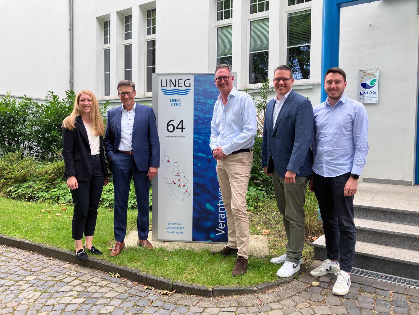 Gesa Amstutz (LINEG), Volker Kraska (LINEG), Bernd Reuther (MdB), Marco Schuttel (FDP Alpen) und Timo Schmitz (FDP Rheinberg; v.l.) trafen sich zum Austausch. Foto: FDP