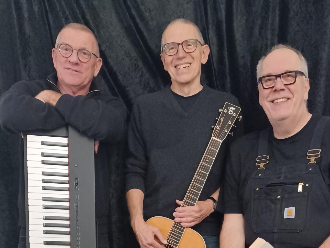 „Gelungenes Leben“ Gestalten einen Abend voller Tiefe, Humor und Musik (v.l.): Ralf Nieder, Klaus Willwacher, Peter Eckartz. Foto: privat