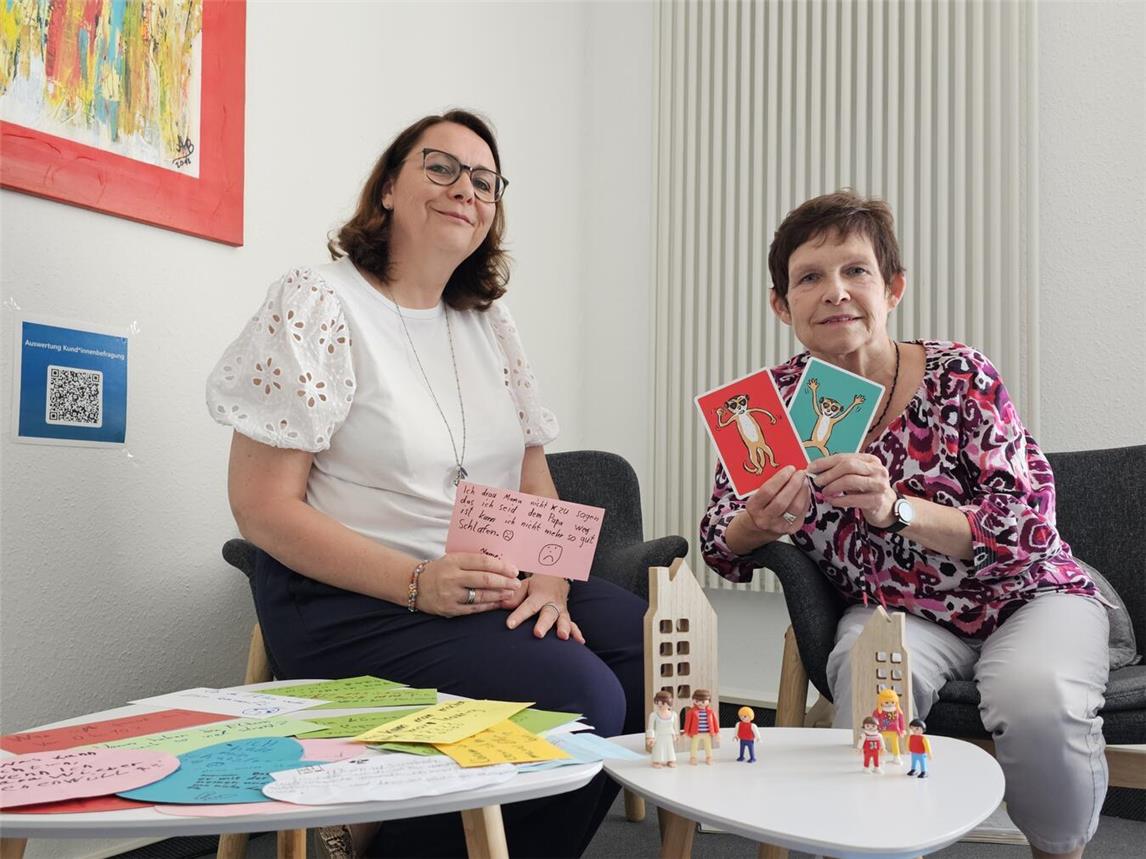 Gisela Török (r.) und Annette Boniek (l.) begleiten die Kinder im Gruppenangebot. NN-Foto: T. Langer