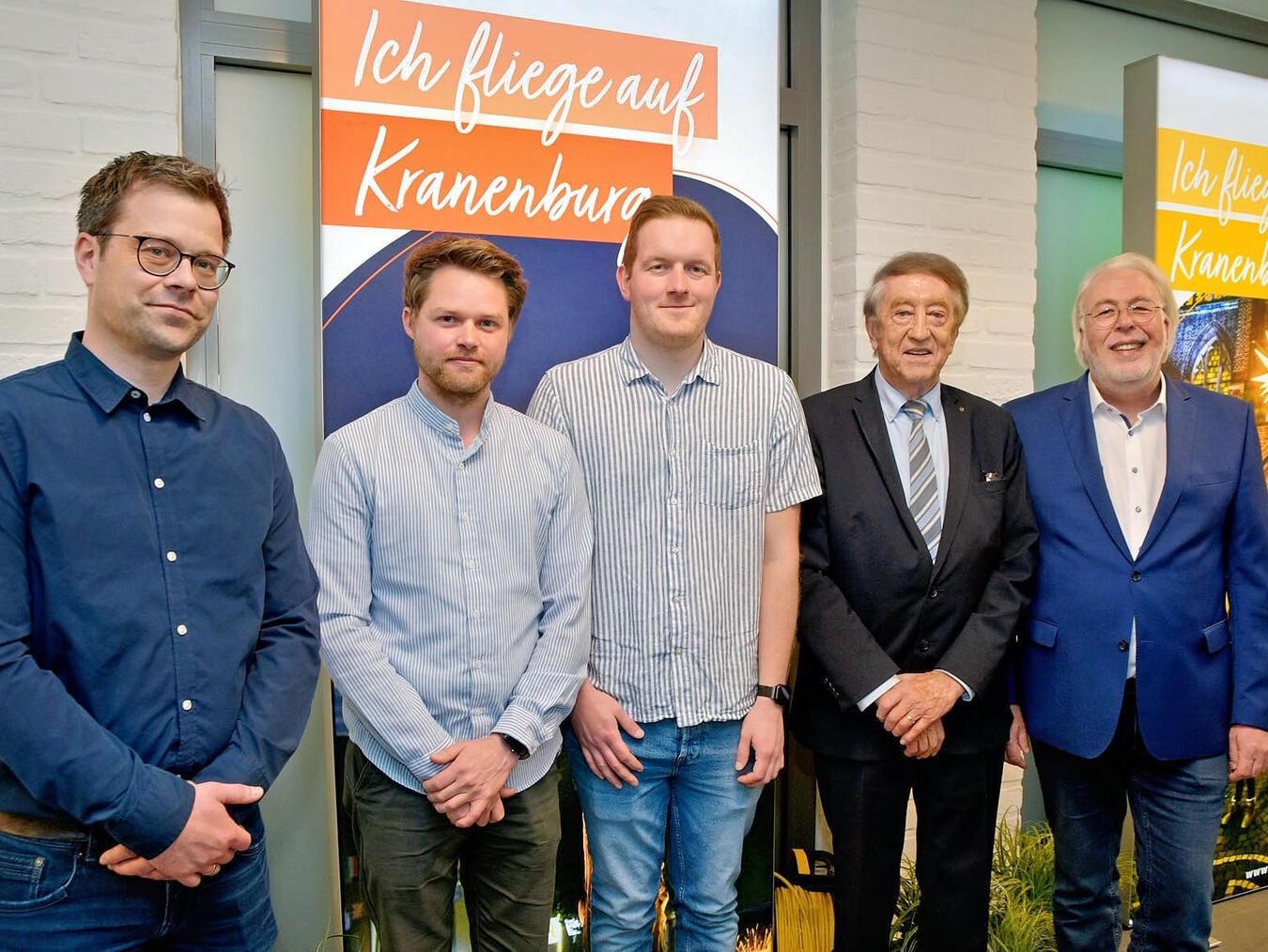 Bürgerhaus Katharinenhof offiziell wiedereröffnet Glücklich mit dem Umbau (v.l.): Thomas Peters, Jan Terhoeven, Daniel Willemsen, Architekt Heinz Wrede und Ferdi Böhmer. NN-Foto: Rüdiger Dehnen