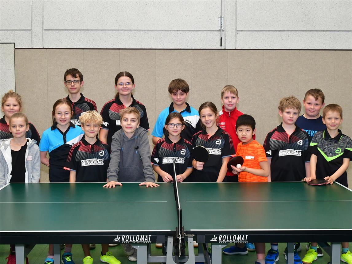 Glückliche Gesichter nach der Vereinsmeisterschaft beim TTC. Foto: Norbert Sievers