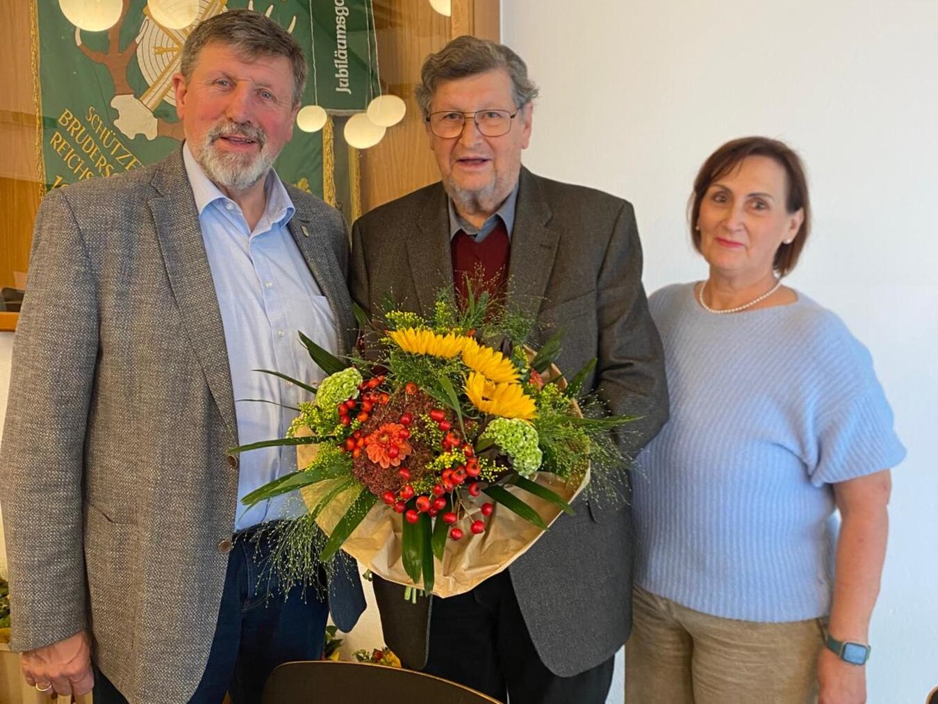 "Ehrung: Ulrich Franken, Josef Jörissen (Ehrenvorsitzender) und Claudia Koschare bei Gratulationsveranstaltung"
