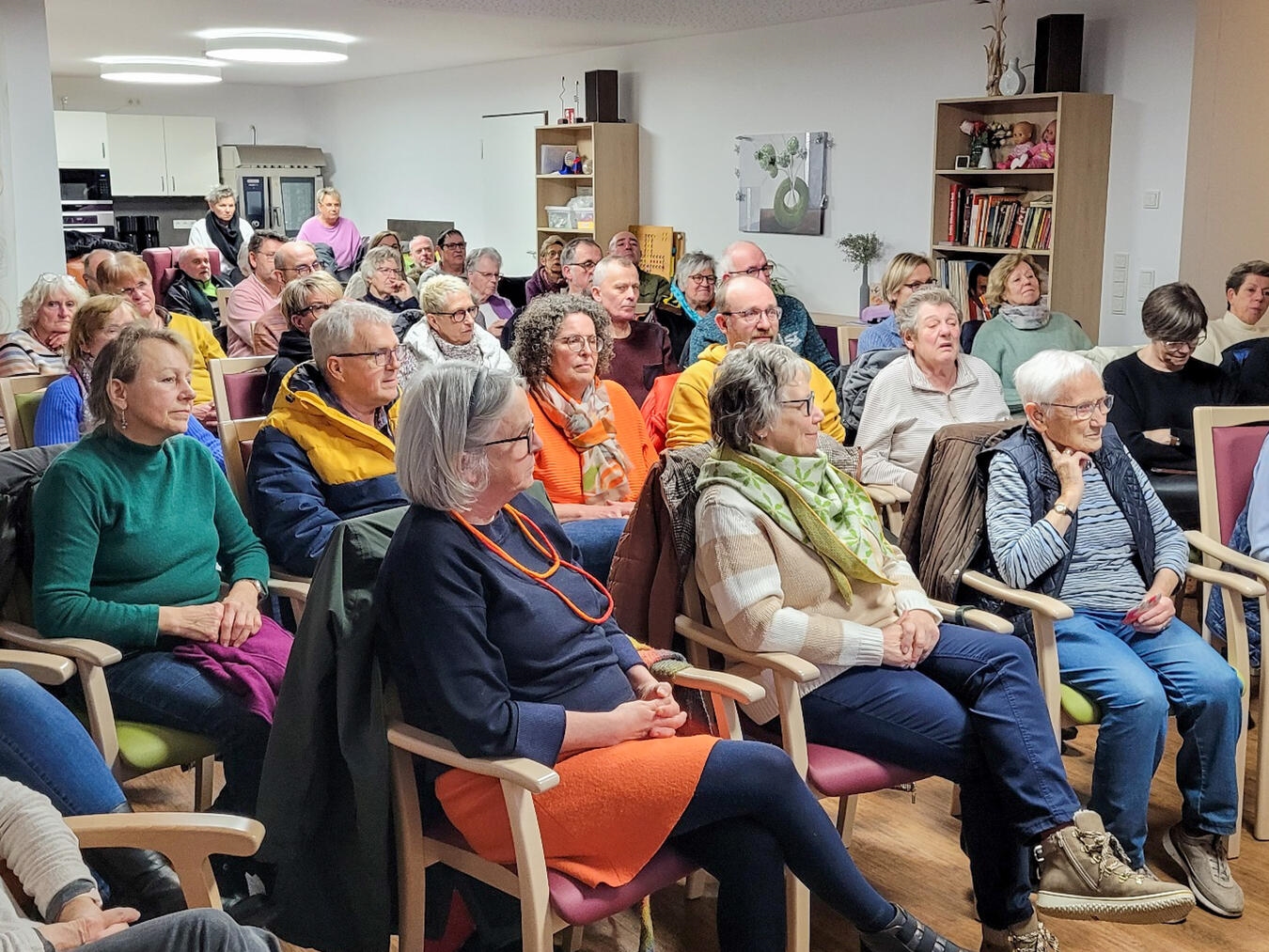 Aktionstag Demenz in Uedemer Tagespflege: Menschen tauschen sich über Demenz aus. Caritasverband Geldern-Kevelaer, 10. November.