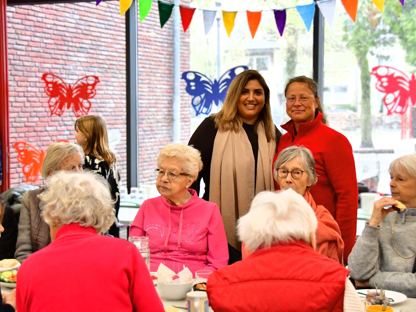 Gülistan Udun von der Caritas und Claudia Zampietro vom DRK freuen sich über das generationenübergreifende Projekt. 