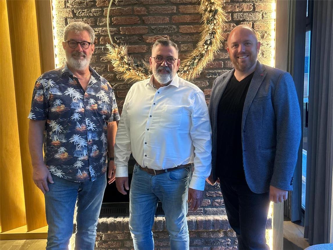 Günter Pageler (Fraktionsvorsitzender), Han Groot Obbink (unabhängiger Bürgermeisterkandidat) und Martin Verfürth (Vorsitzender FBK; v.l.) nach der Aufstellungsversammlung. Foto: FBK