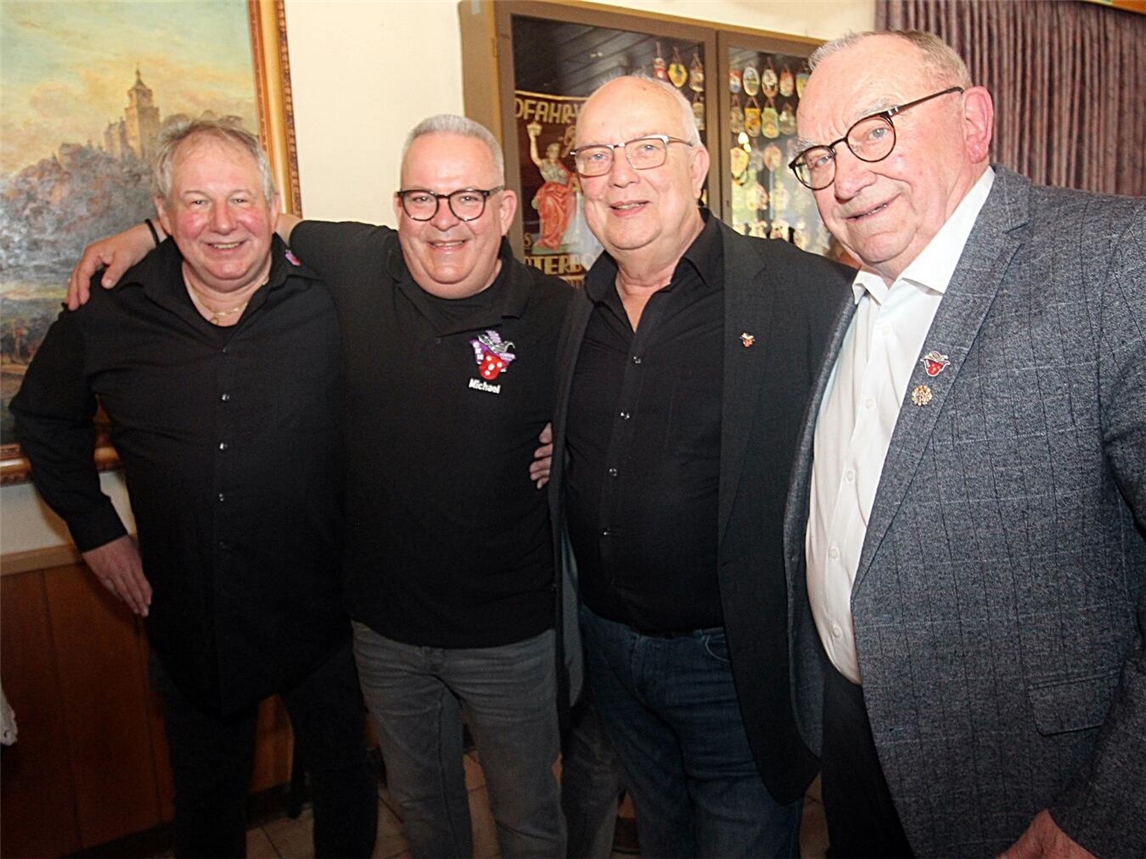 Günther Liffers (r.) mit dem Vorstand. Foto: Comitee Klever Herrensitzung