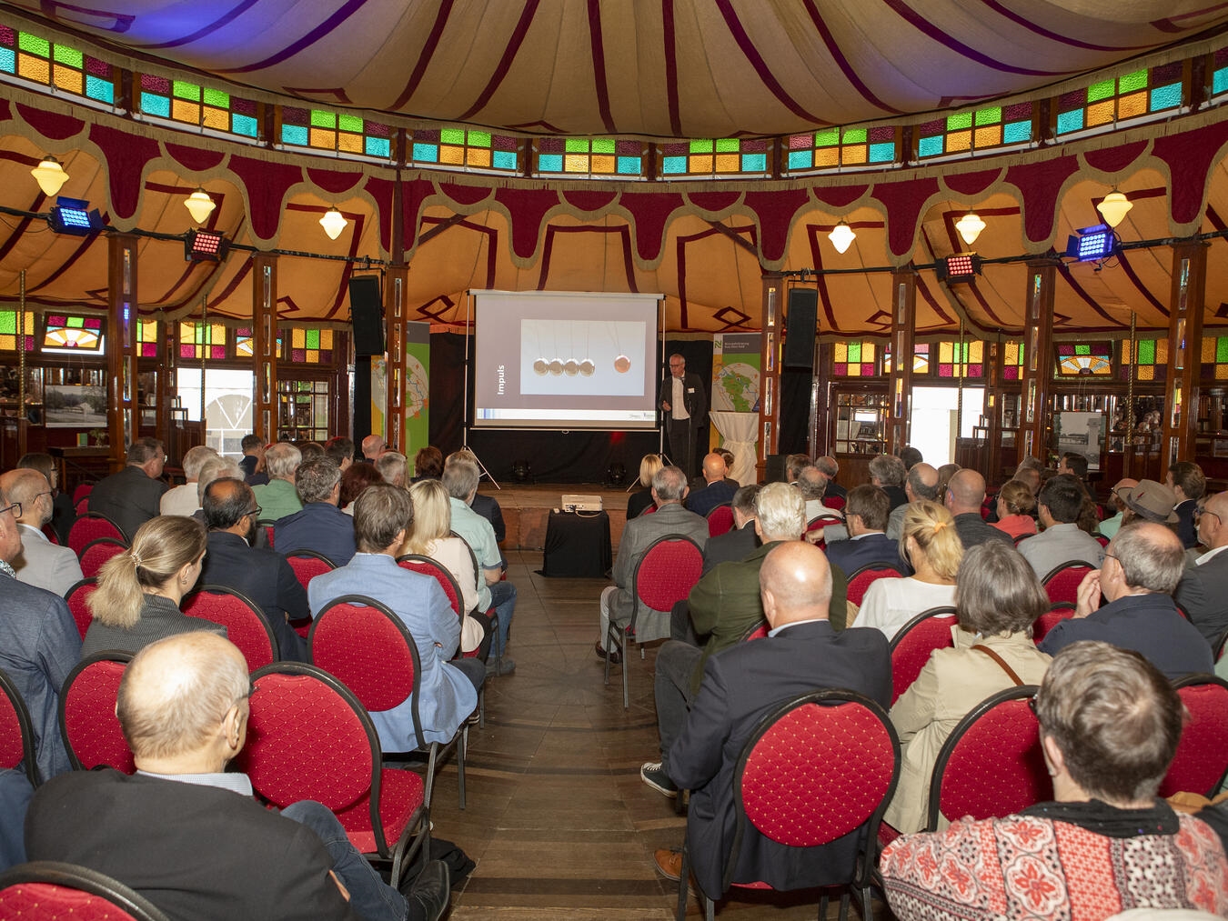 Gut besucht war das Businessfrühstück im Spiegelzelt 2023. Foto: Marjolein van der May