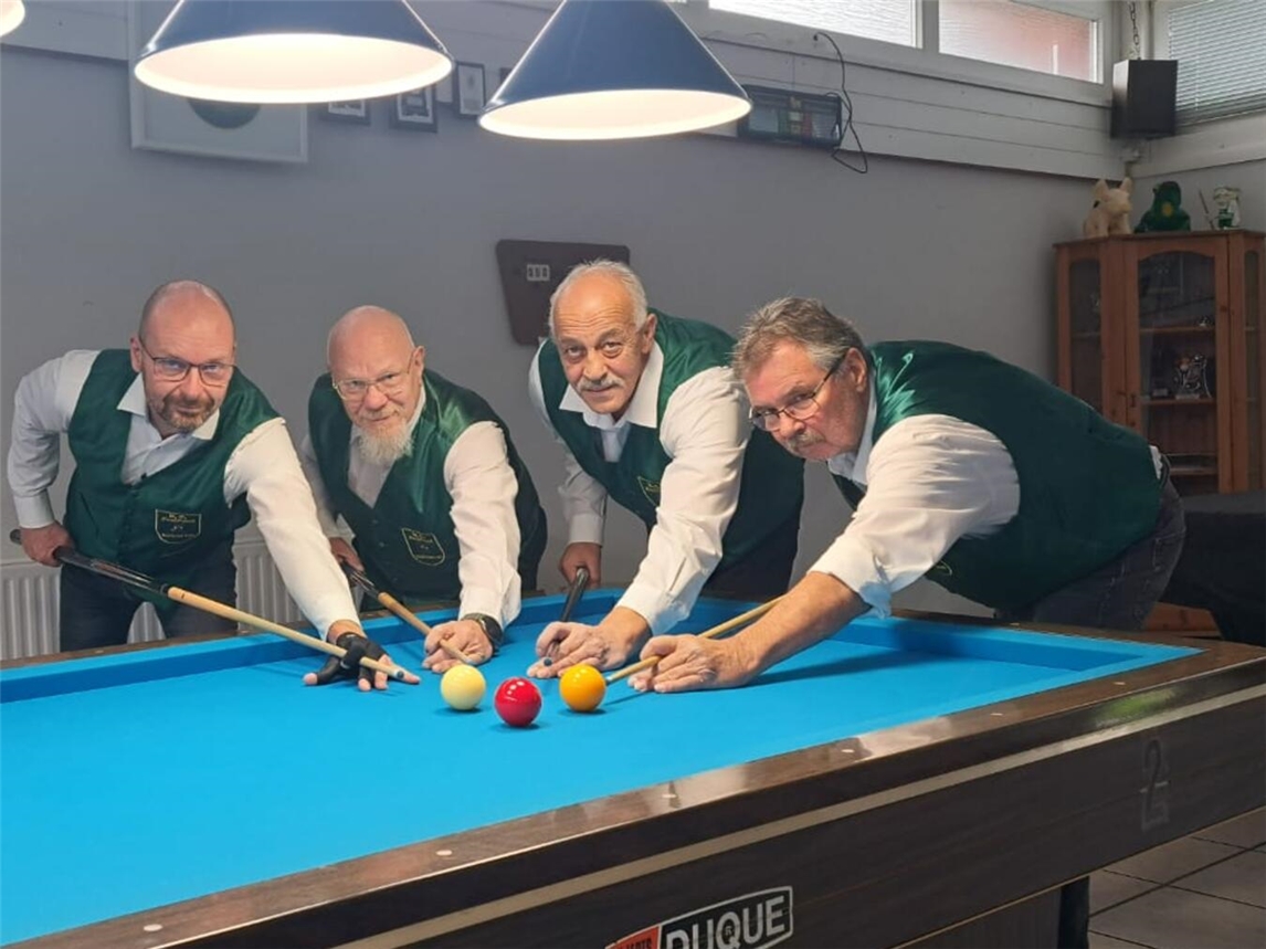 Haben alles gegeben: (v.r.) Klaus Cleve, Helmut Gesthüsen, Paul Bannasch und Rüdiger Spielman vom Billard Clubs Kervenheim. Foto: BC Kervenheim